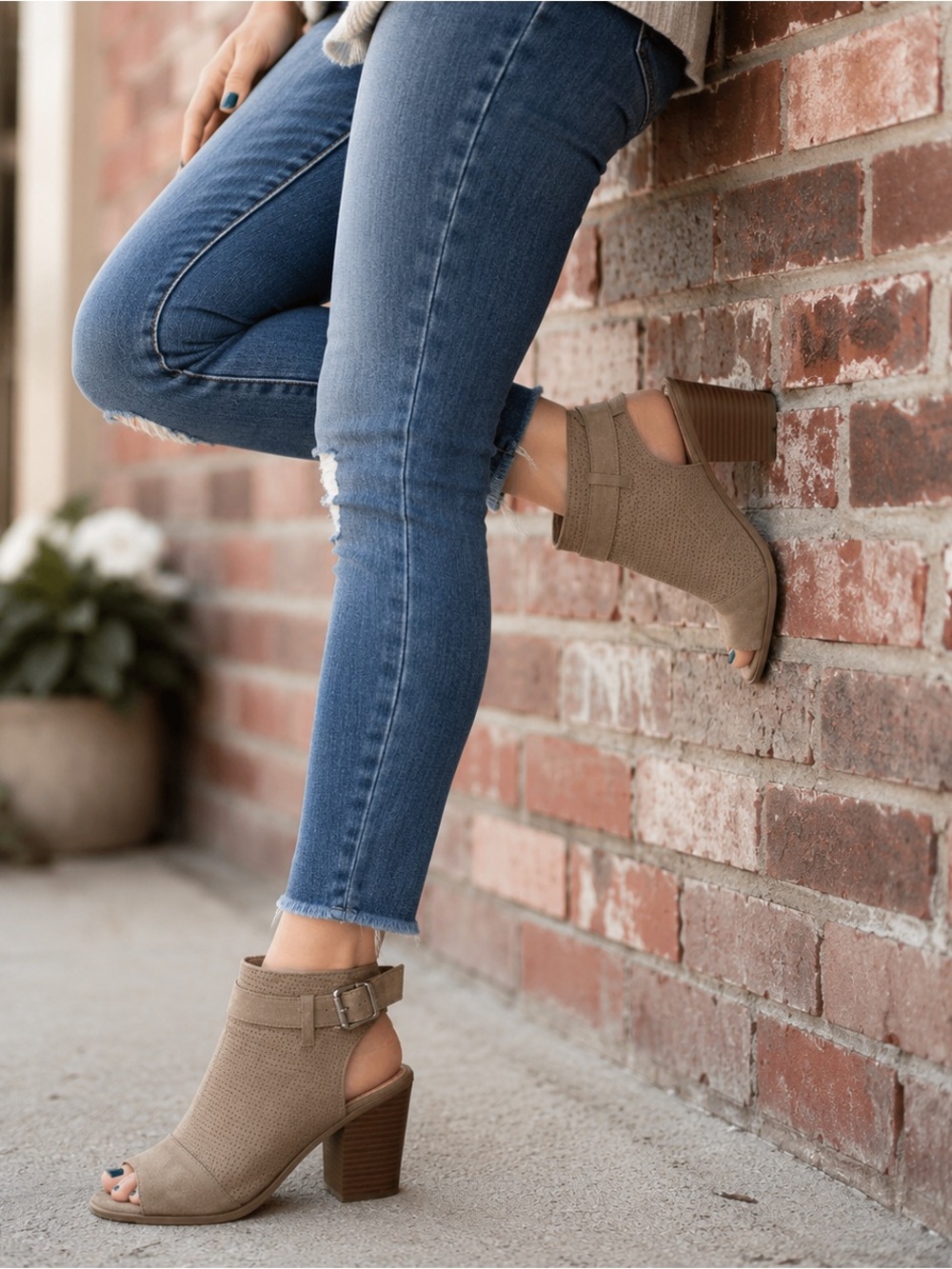 Circus by Sam Edelman Peep Toe Booties Taupe Suede Block Heel Size 9